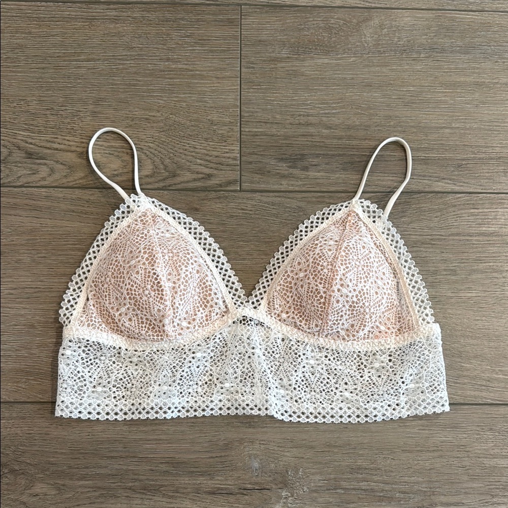 NWOT Victoria’s Secret Lace Trim Bralette (White/Cream) - Medium